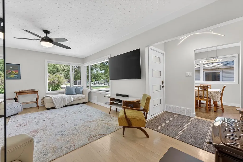3723 2 Street NW Calgary AB T2K0Y5
