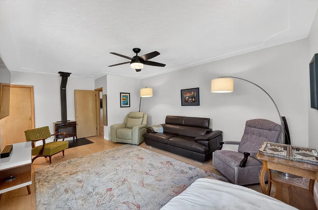 3723 2 Street NW Calgary AB T2K0Y5