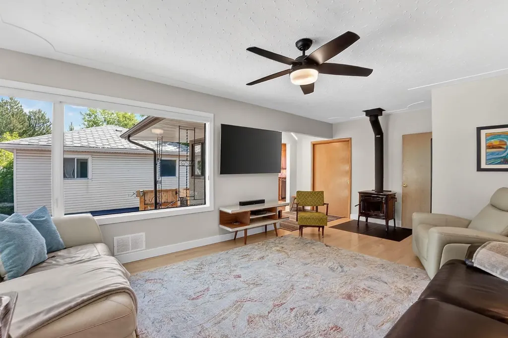3723 2 Street NW Calgary AB T2K0Y5