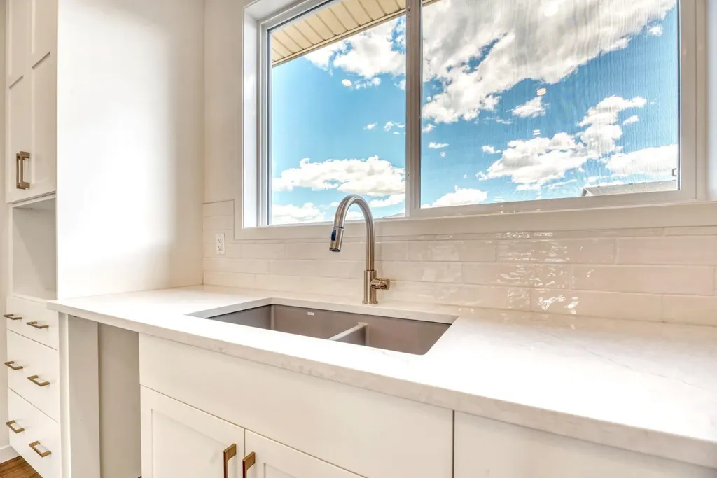 152 Annette Villas NW Calgary AB T3R 2B5