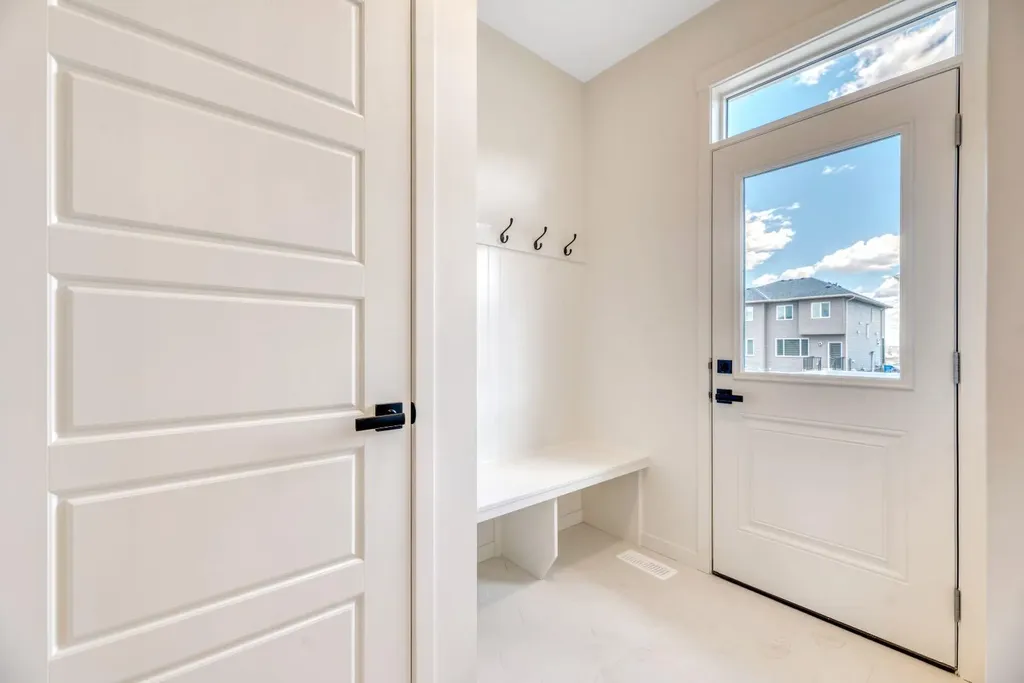 152 Annette Villas NW Calgary AB T3R 2B5