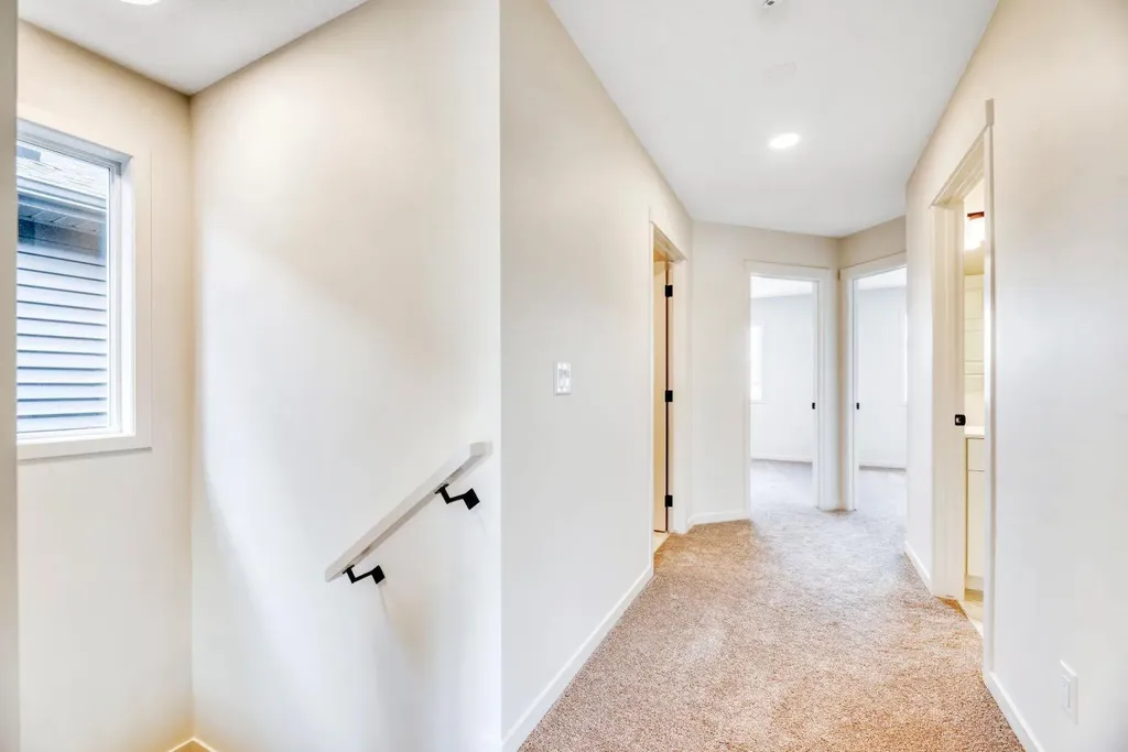 152 Annette Villas NW Calgary AB T3R 2B5