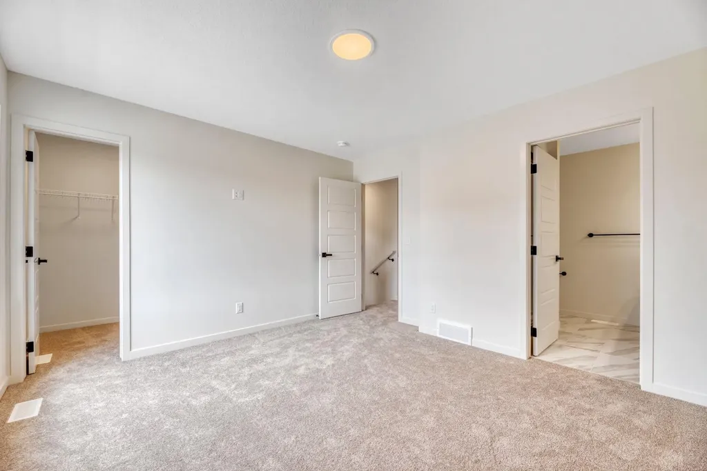 152 Annette Villas NW Calgary AB T3R 2B5