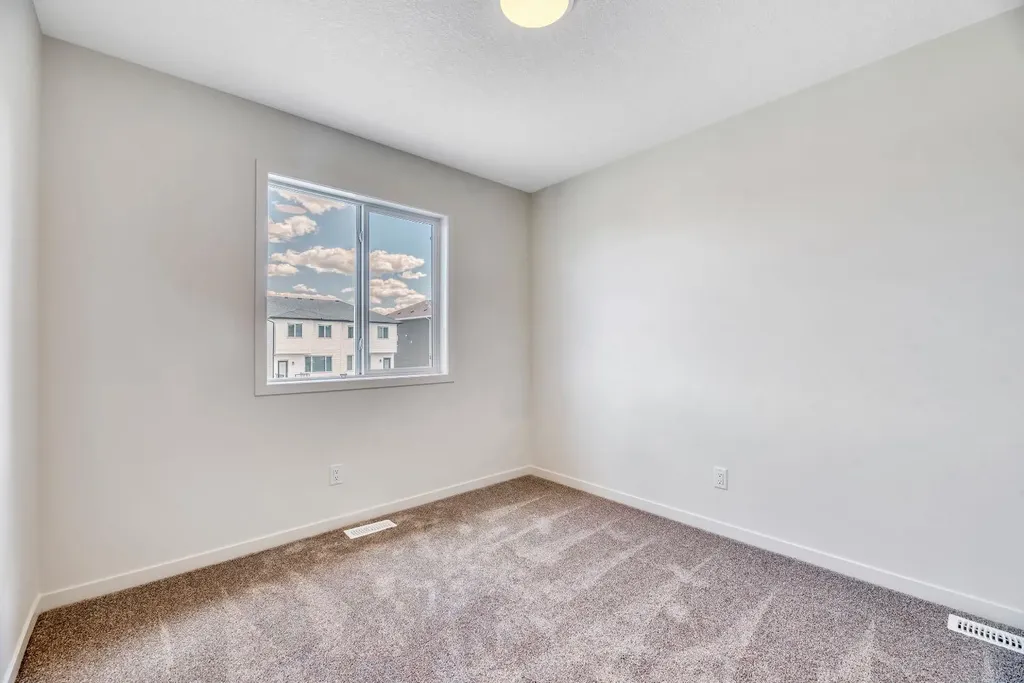 152 Annette Villas NW Calgary AB T3R 2B5