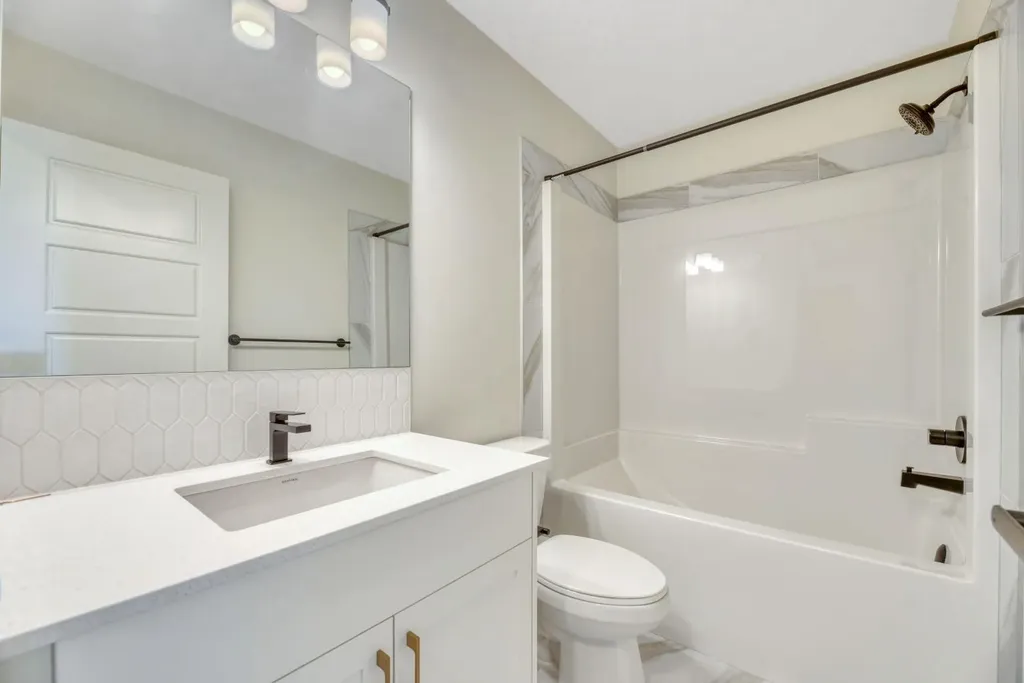 152 Annette Villas NW Calgary AB T3R 2B5