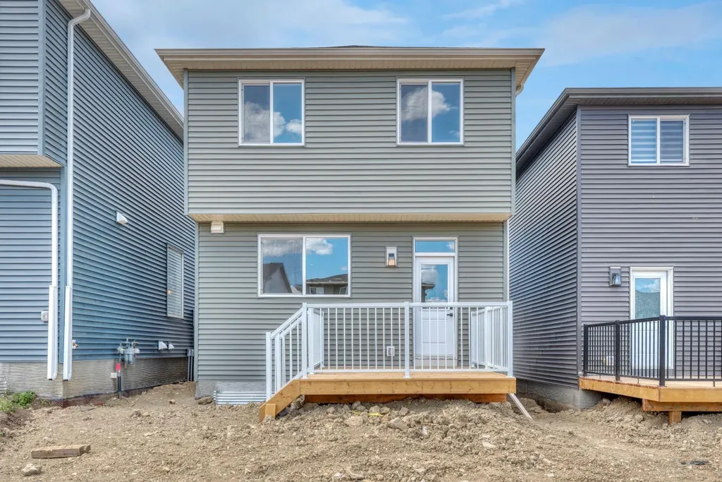 152 Annette Villas NW Calgary AB T3R 2B5