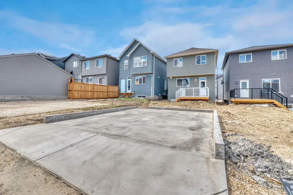 152 Annette Villas NW Calgary AB T3R 2B5