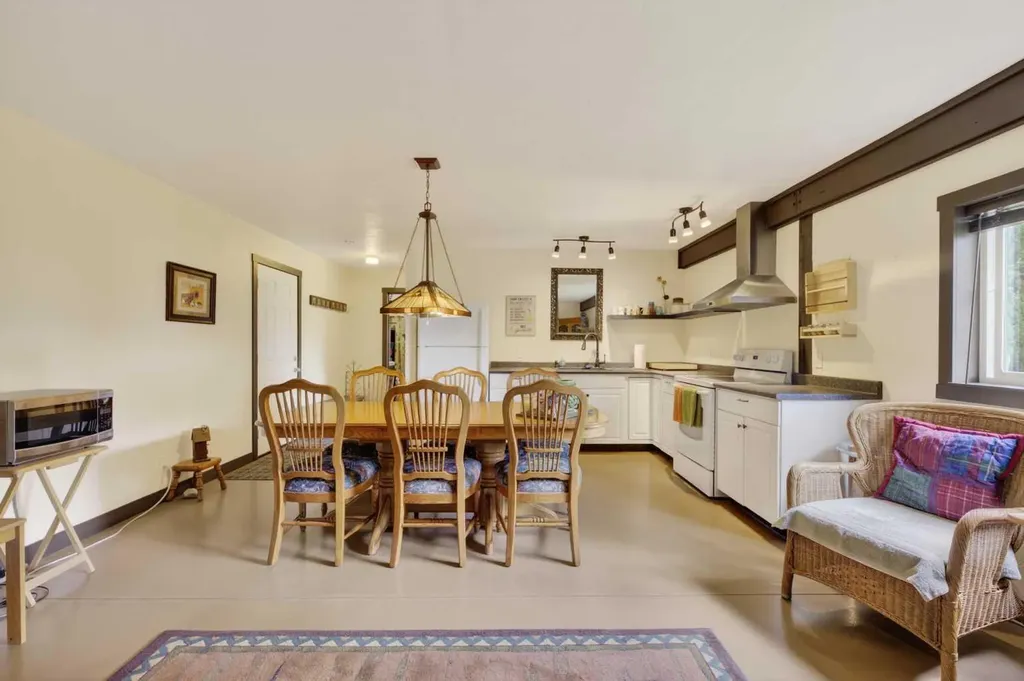 33445 Highway 587 Rural Mountain View County AB T0M 1X0