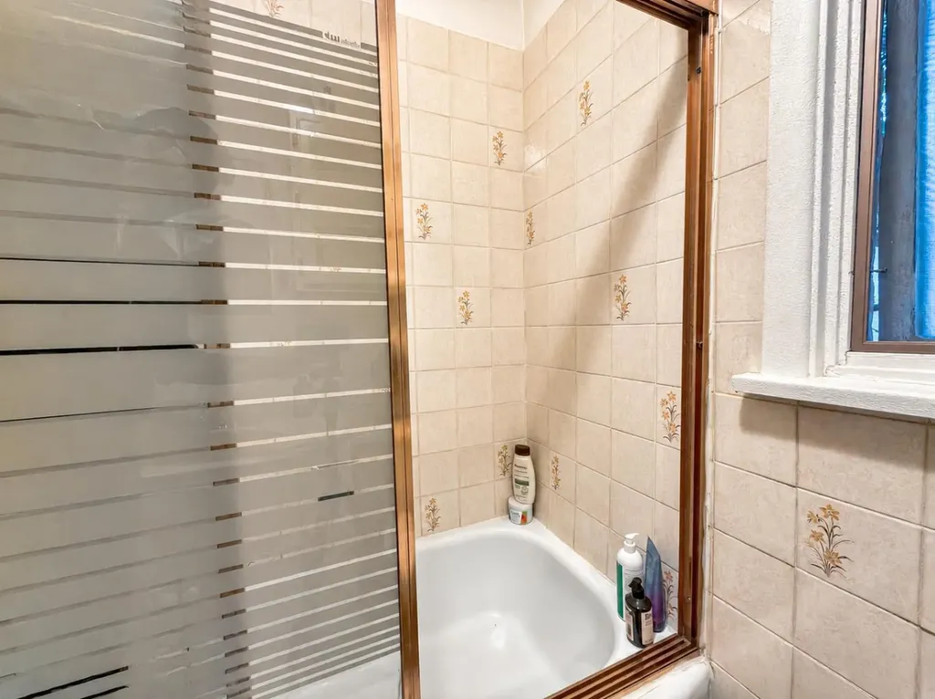 2115 Halifax Crescent NW Calgary AB T2M4C8