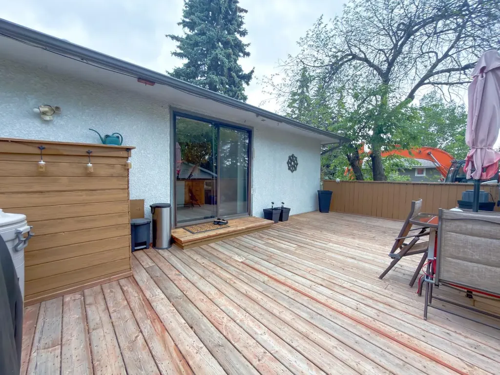 2115 Halifax Crescent NW Calgary AB T2M4C8