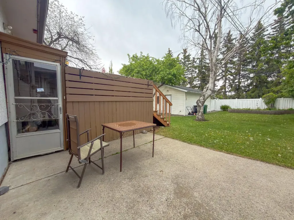 2115 Halifax Crescent NW Calgary AB T2M4C8