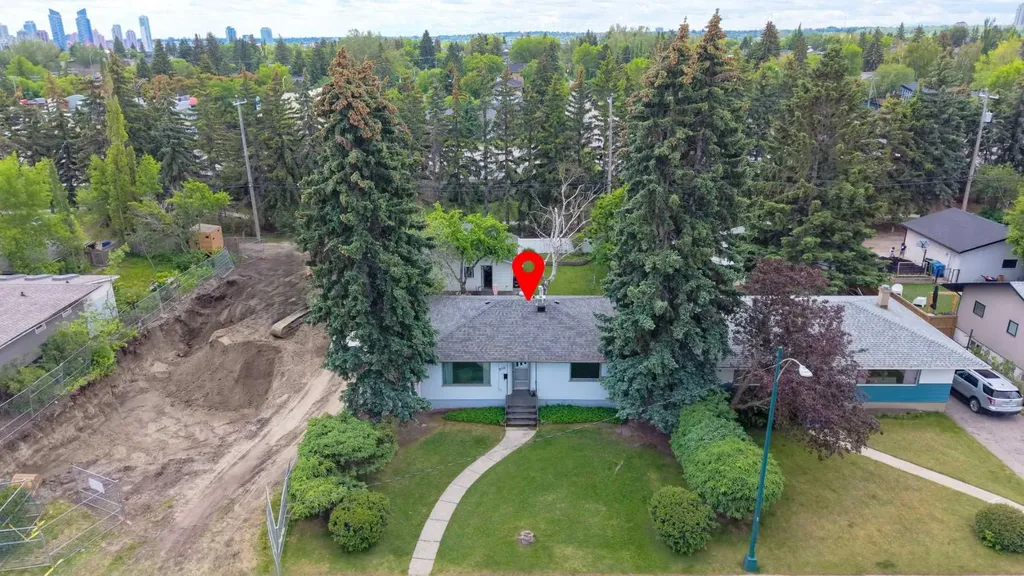 2115 Halifax Crescent NW Calgary AB T2M4C8