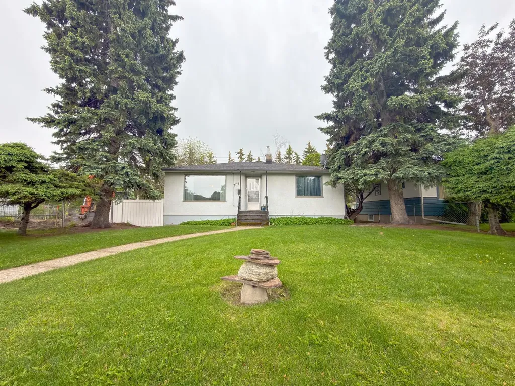 2115 Halifax Crescent NW Calgary AB T2M4C8
