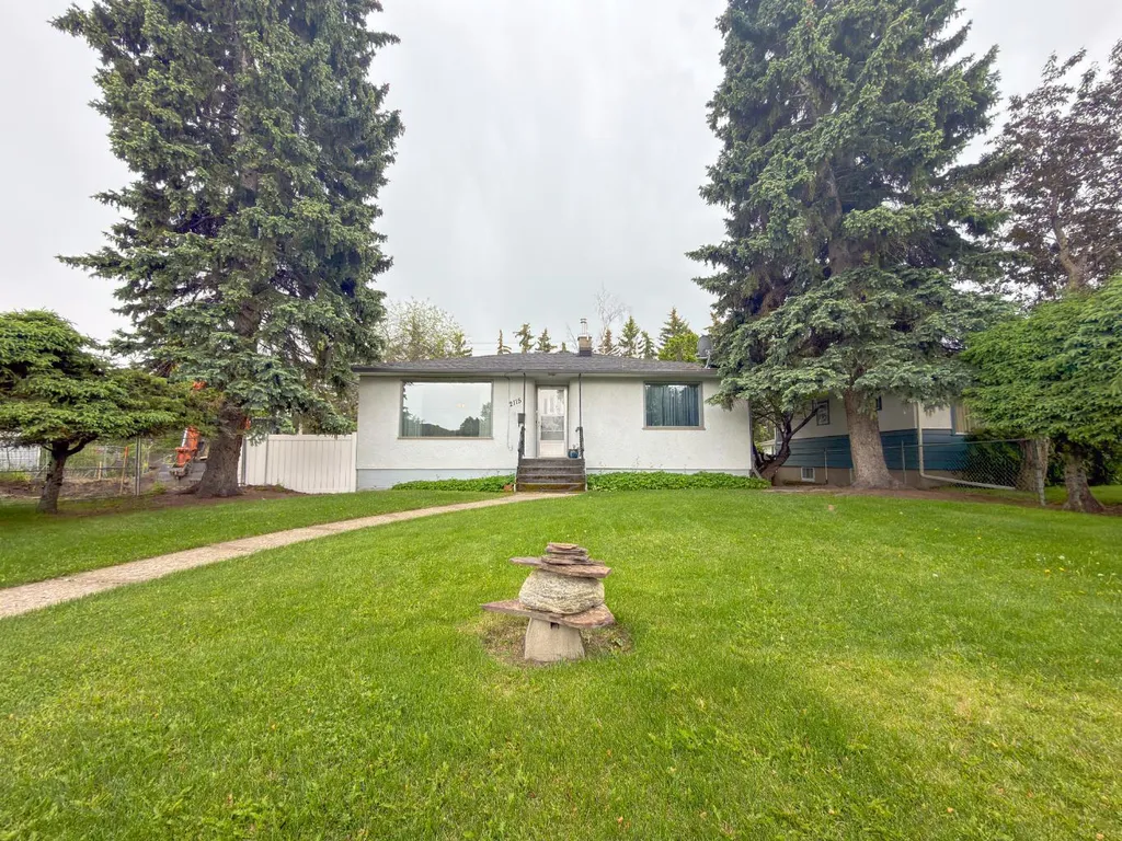 2115 Halifax Crescent NW Calgary AB T2M4C8