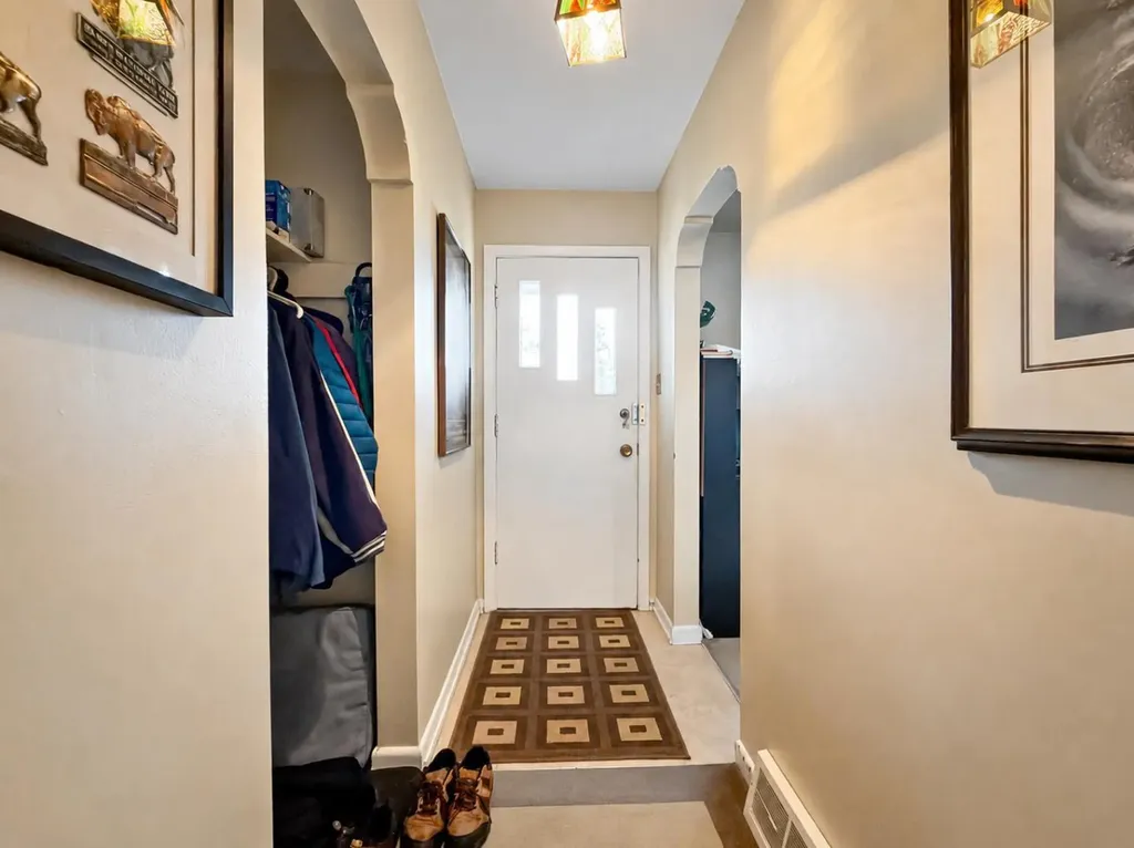 2115 Halifax Crescent NW Calgary AB T2M4C8