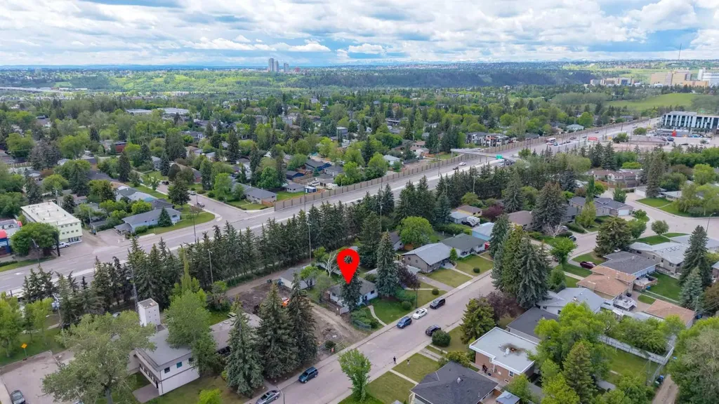 2115 Halifax Crescent NW Calgary AB T2M4C8