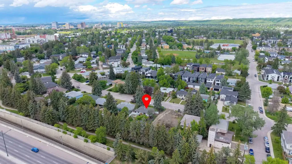 2115 Halifax Crescent NW Calgary AB T2M4C8