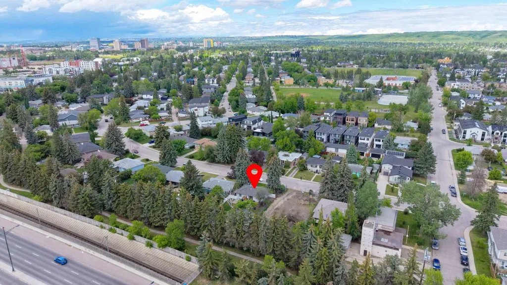 2115 Halifax Crescent NW Calgary AB T2M4C8