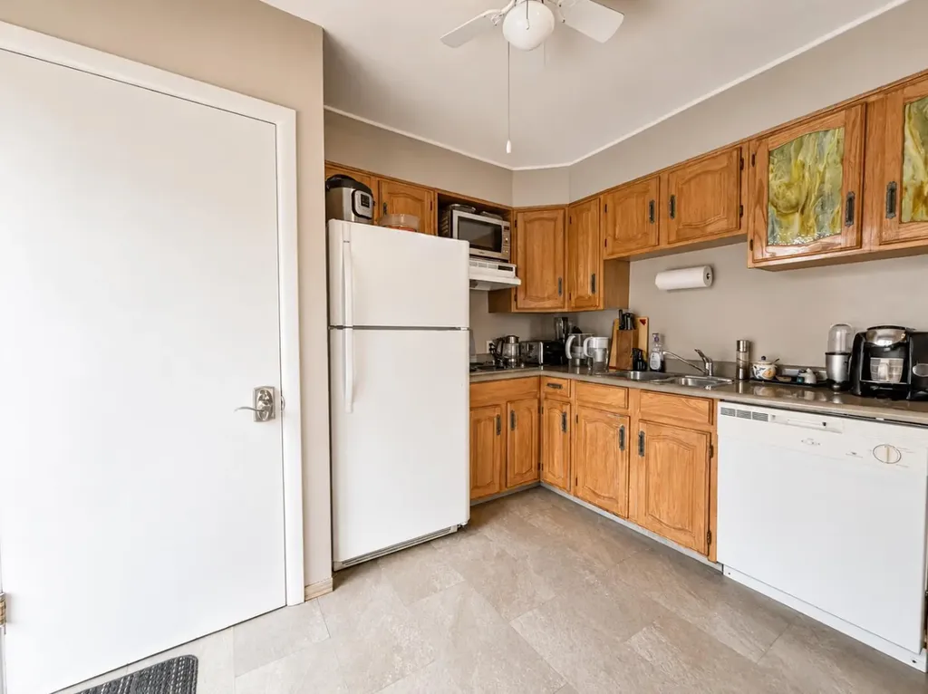 2115 Halifax Crescent NW Calgary AB T2M4C8