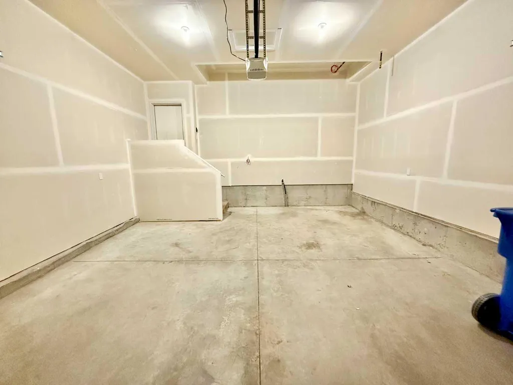 4022 10 Street N Lethbridge AB T1H 7G9