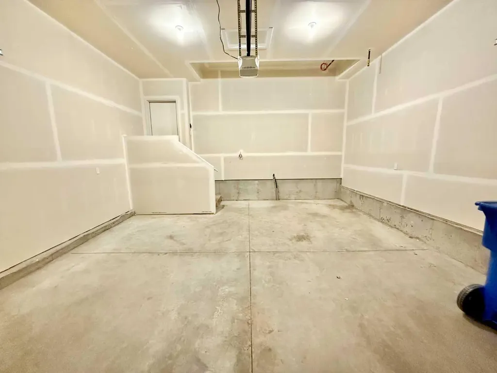 4022 10 Street N Lethbridge AB T1H 7G9