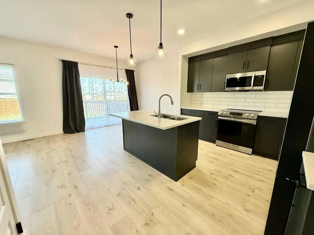 4022 10 Street N Lethbridge AB T1H 7G9