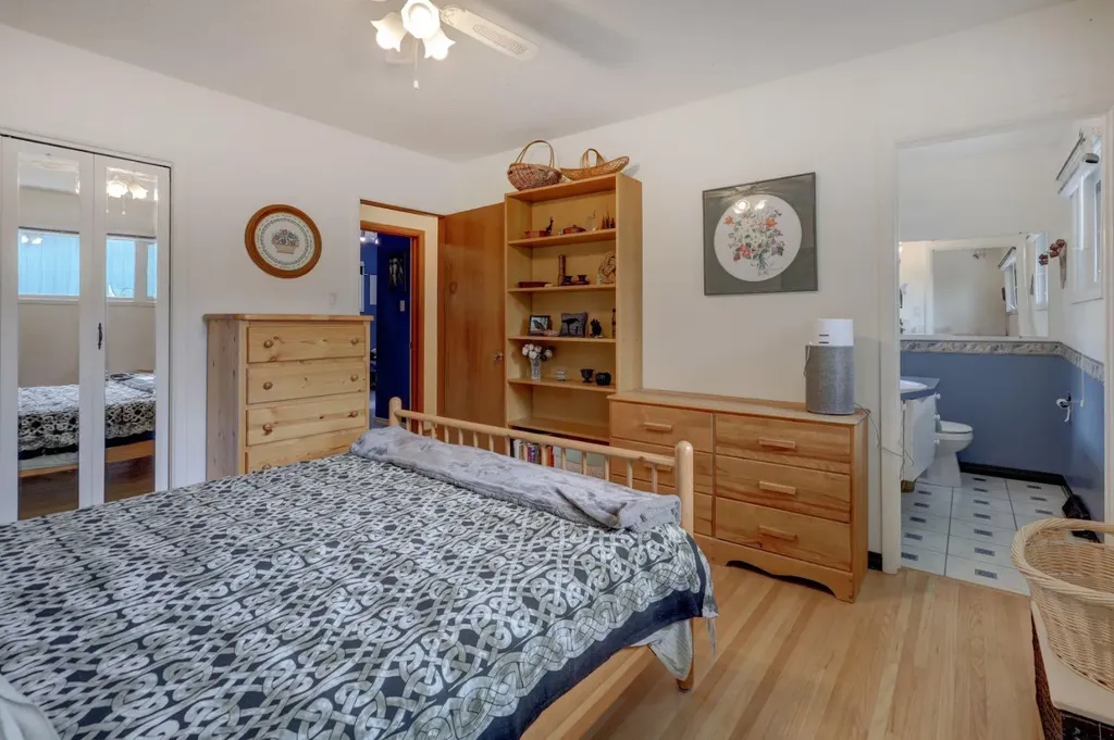 68 Brown Crescent NW Calgary AB T2L1N5