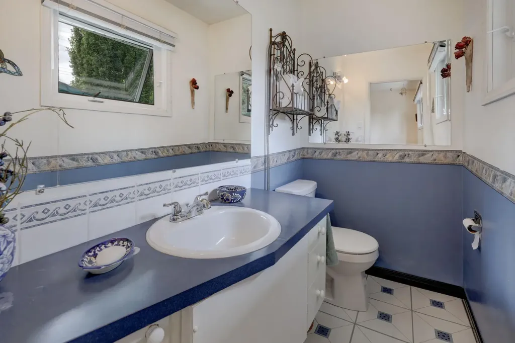 68 Brown Crescent NW Calgary AB T2L1N5