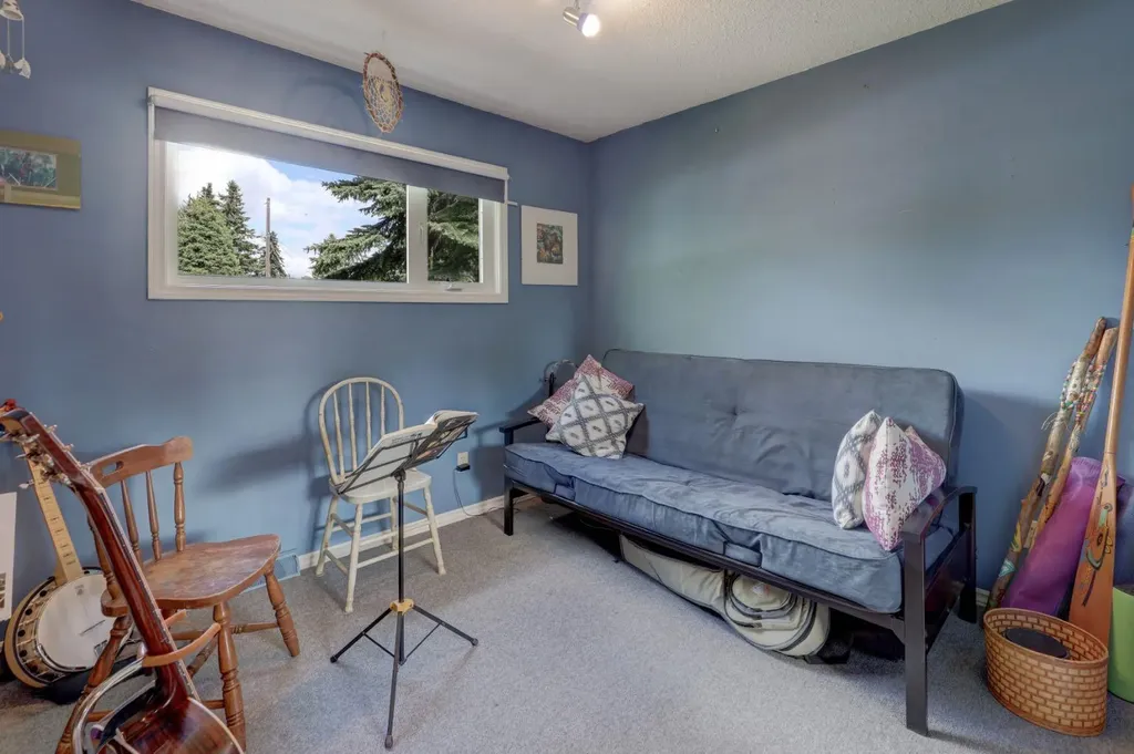 68 Brown Crescent NW Calgary AB T2L1N5