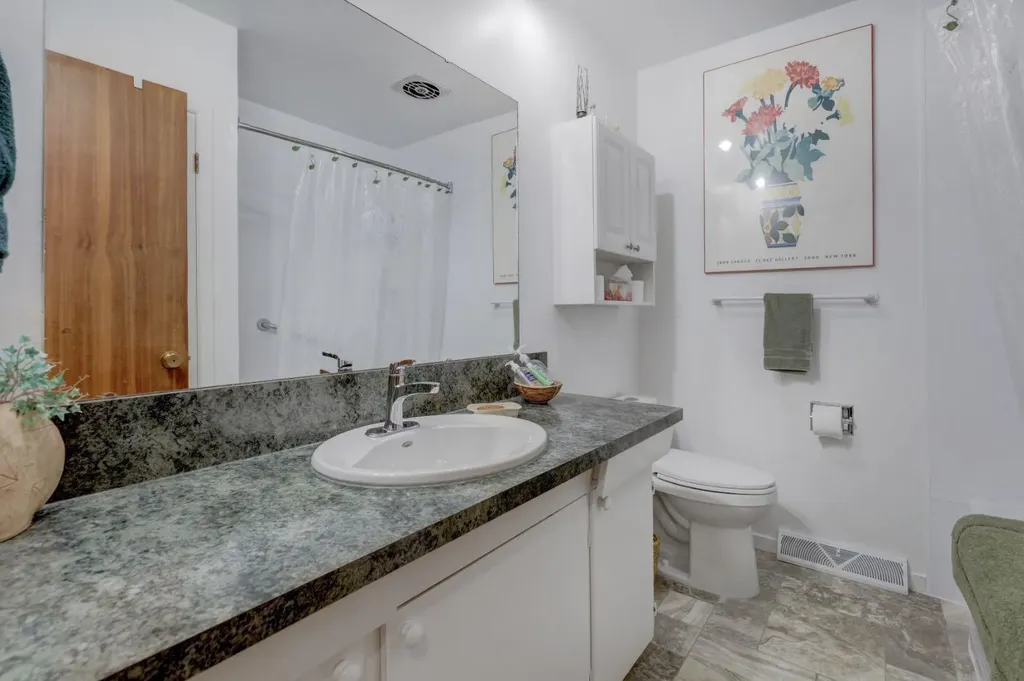 68 Brown Crescent NW Calgary AB T2L1N5