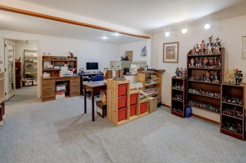 68 Brown Crescent NW Calgary AB T2L1N5