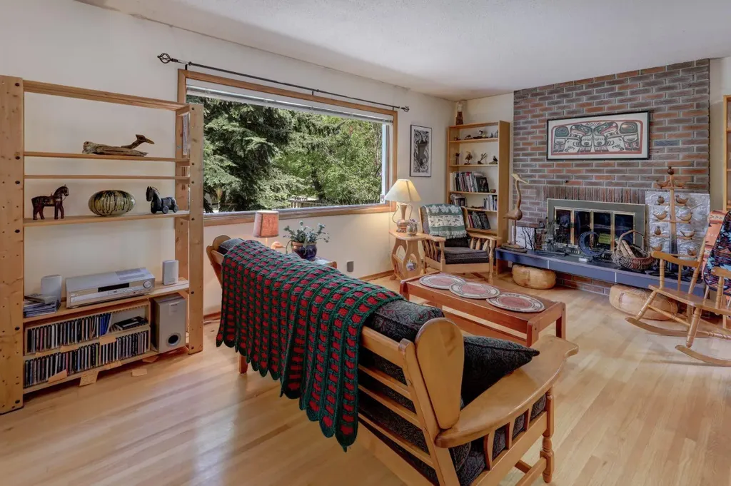 68 Brown Crescent NW Calgary AB T2L1N5