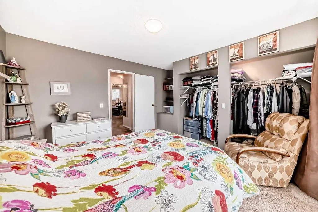7172 Coach Hill Road SW Calgary AB T3H 1C8