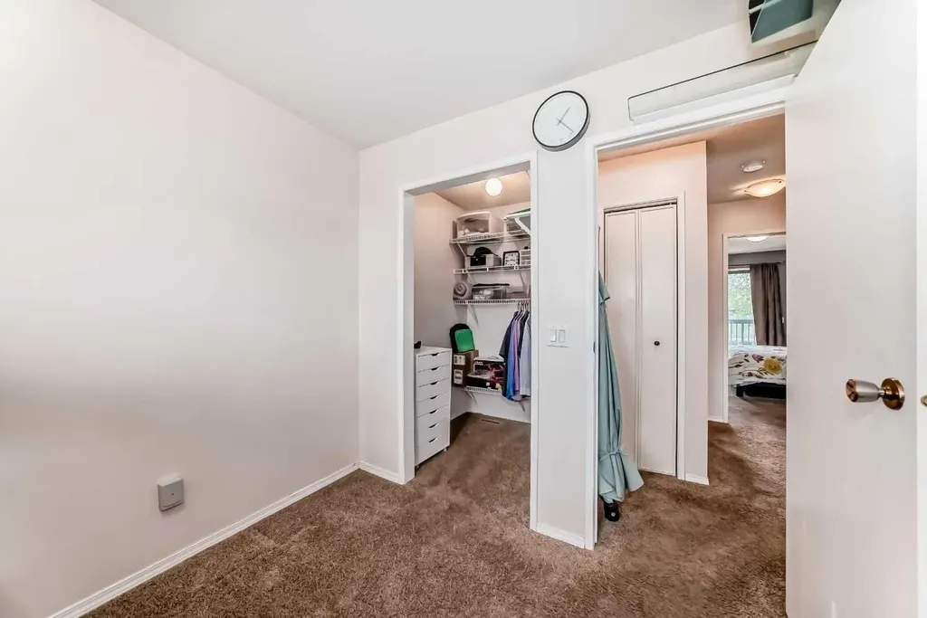 7172 Coach Hill Road SW Calgary AB T3H 1C8