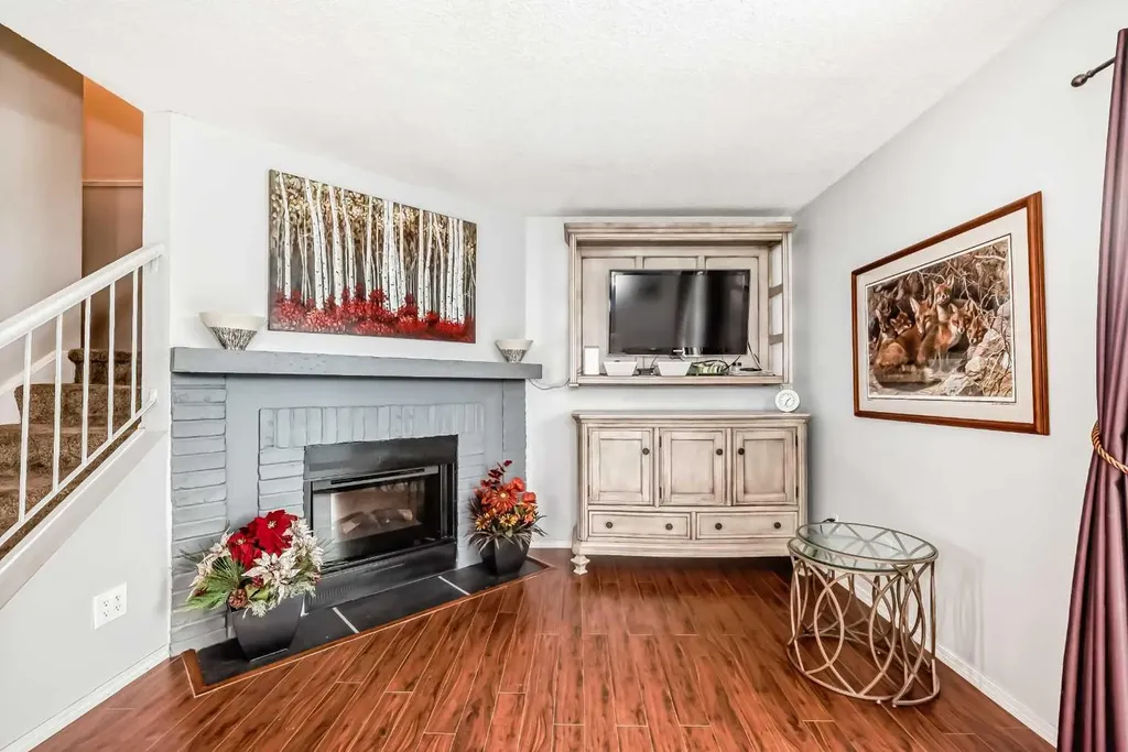 7172 Coach Hill Road SW Calgary AB T3H 1C8