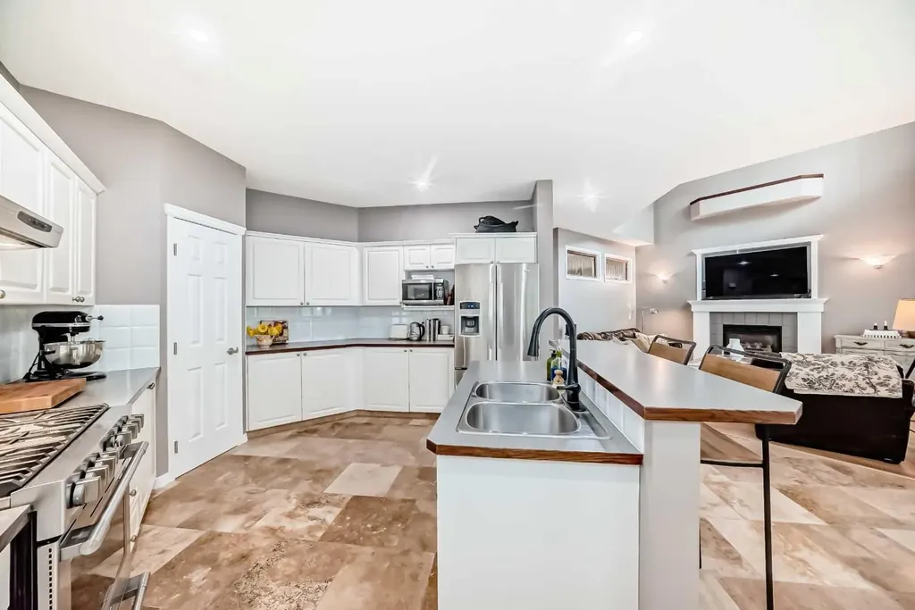 409 Rocky Ridge Bay NW Calgary AB T3G 4H8