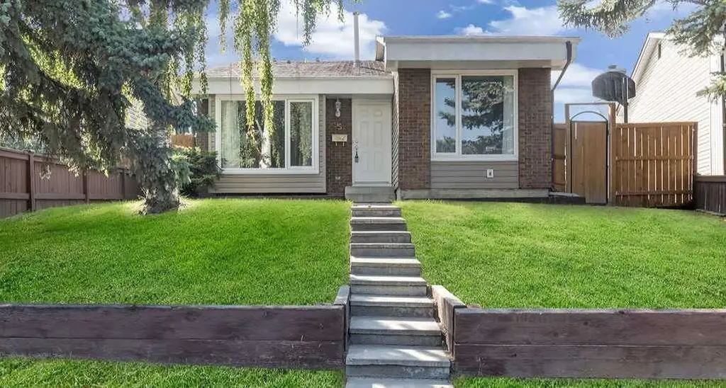 95 Beddington Way NE Calgary AB T3K1M8