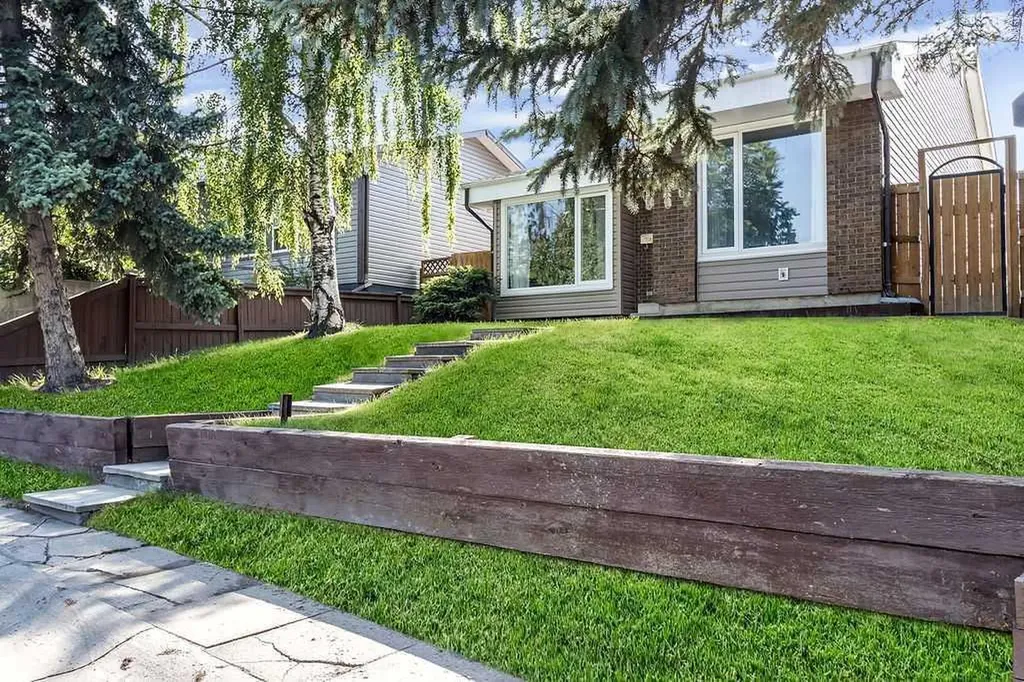 95 Beddington Way NE Calgary AB T3K1M8