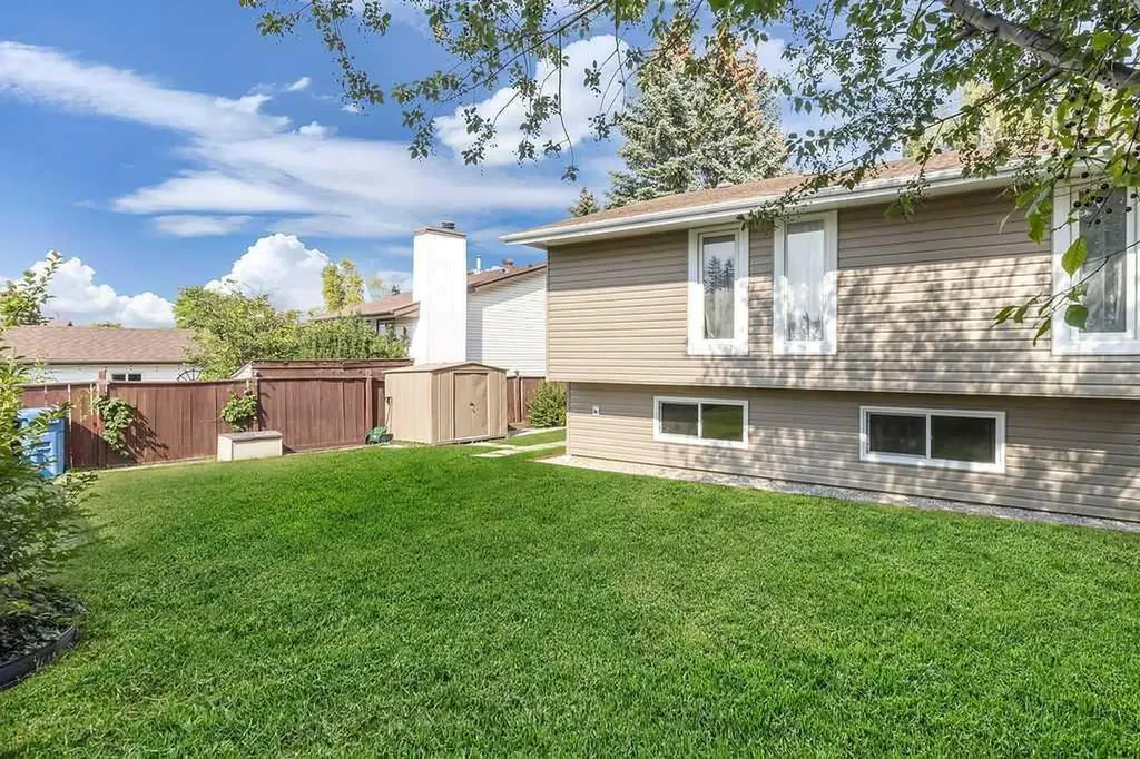 95 Beddington Way NE Calgary AB T3K1M8