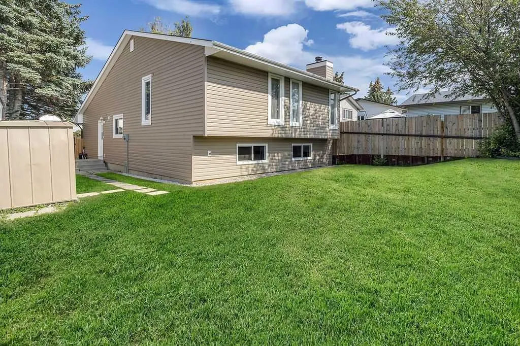 95 Beddington Way NE Calgary AB T3K1M8