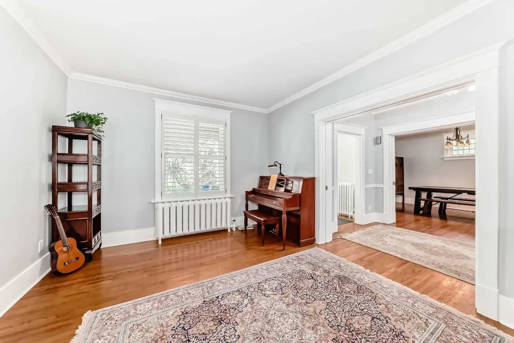 4112 8 Street SW Calgary AB T2S 2N9