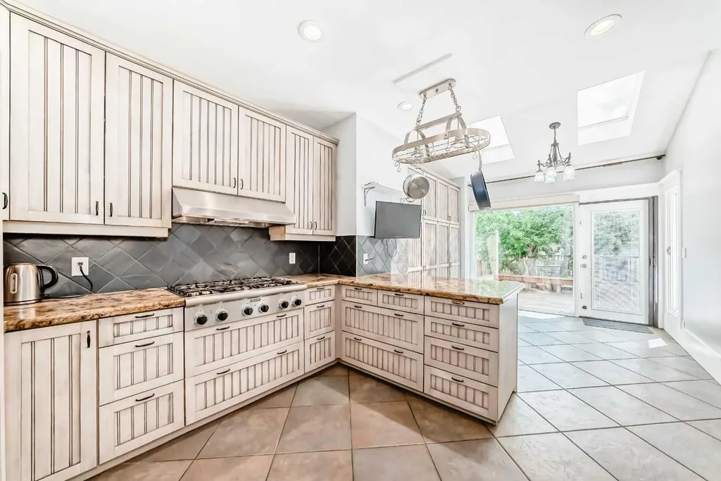 4112 8 Street SW Calgary AB T2S 2N9