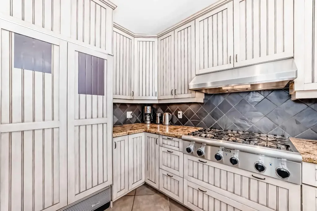 4112 8 Street SW Calgary AB T2S 2N9