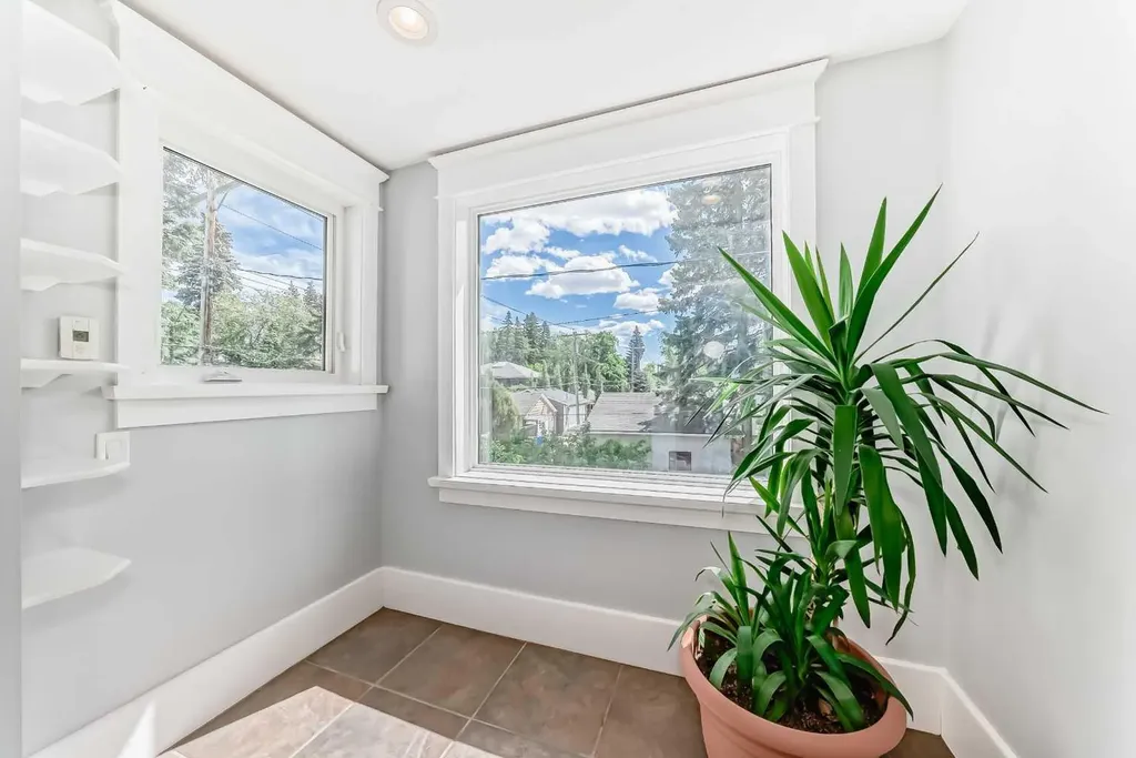 4112 8 Street SW Calgary AB T2S 2N9