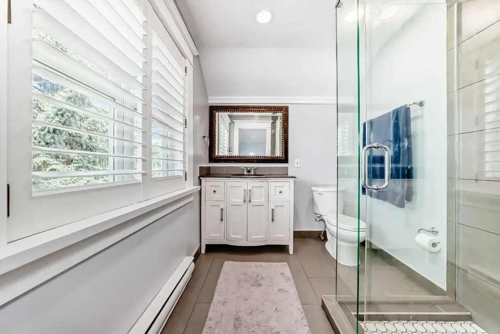 4112 8 Street SW Calgary AB T2S 2N9