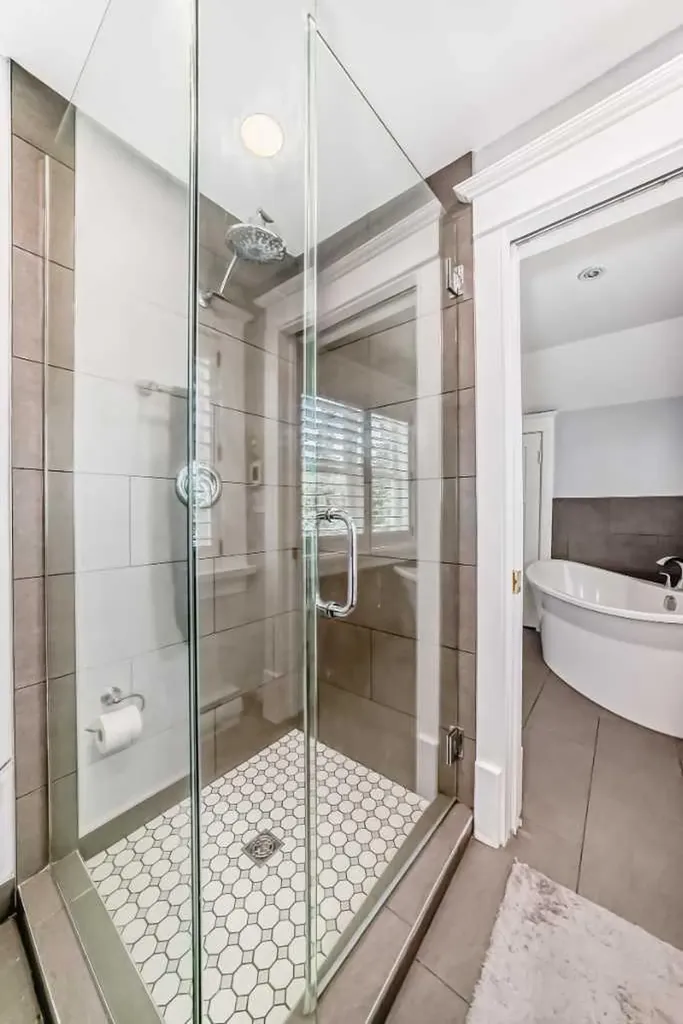 4112 8 Street SW Calgary AB T2S 2N9