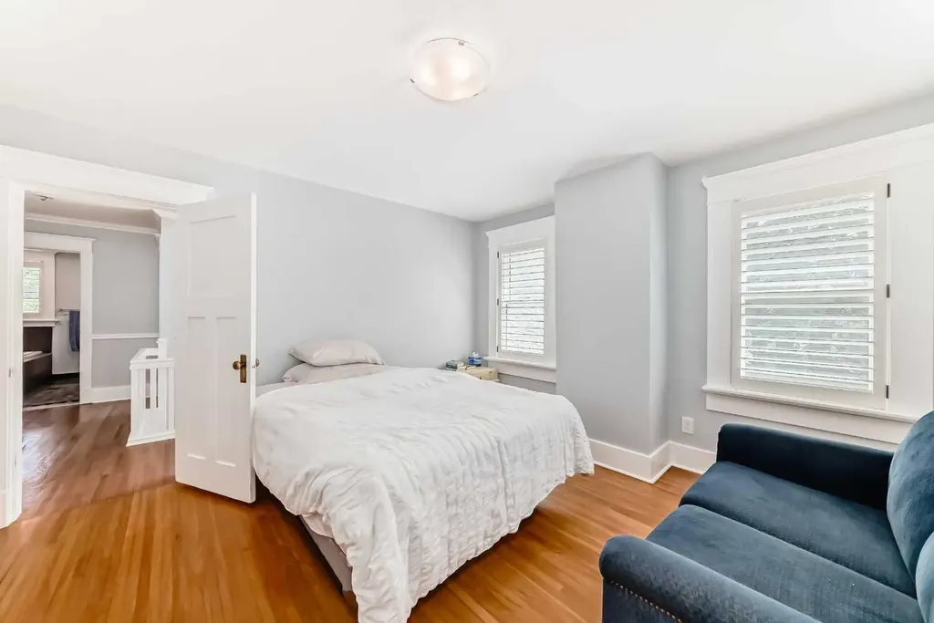 4112 8 Street SW Calgary AB T2S 2N9