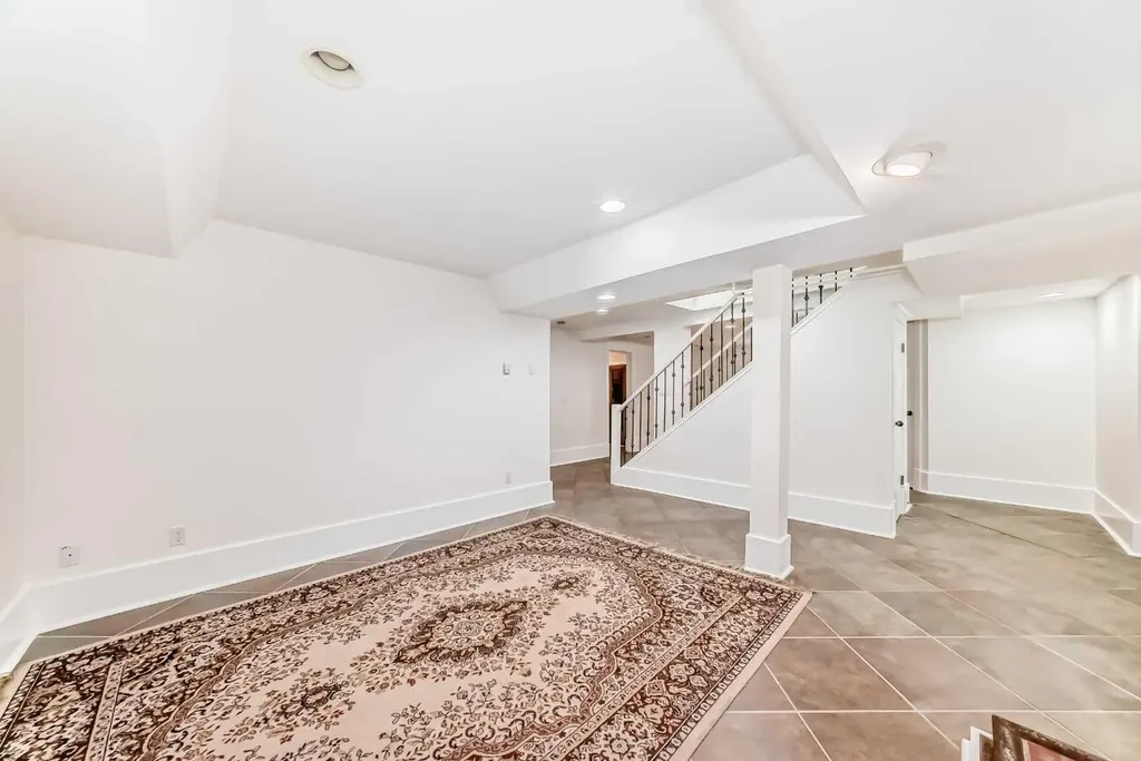 4112 8 Street SW Calgary AB T2S 2N9
