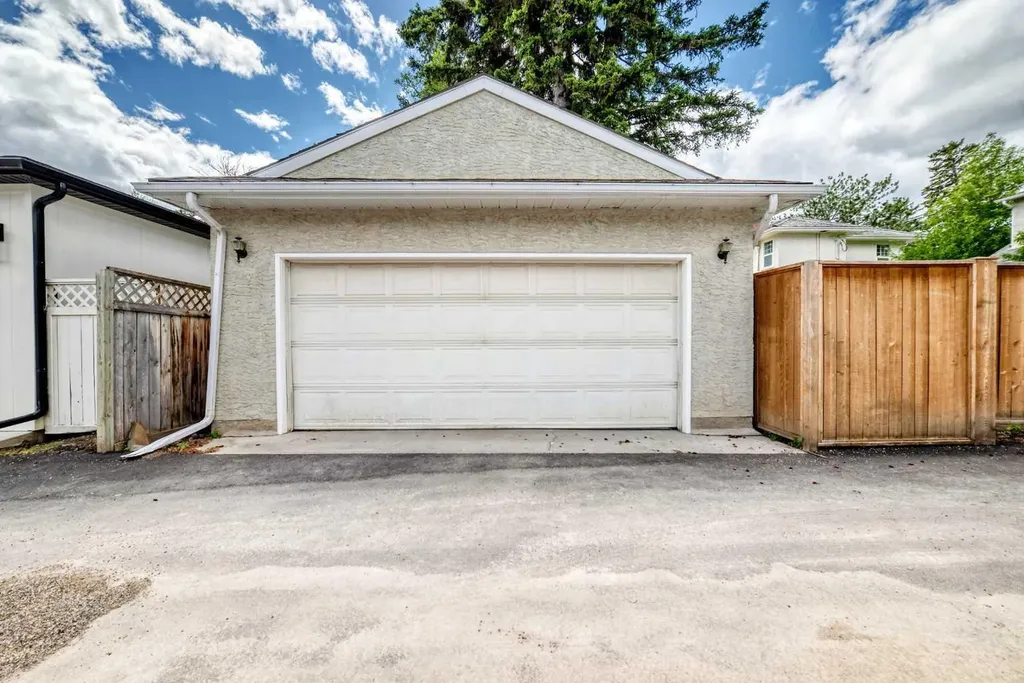 4112 8 Street SW Calgary AB T2S 2N9