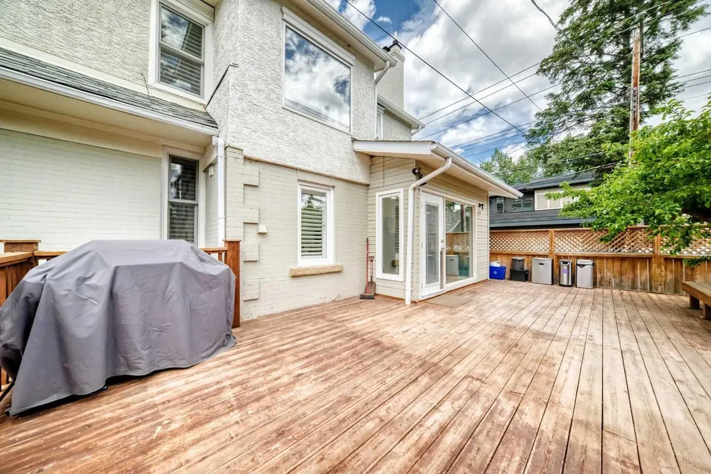 4112 8 Street SW Calgary AB T2S 2N9